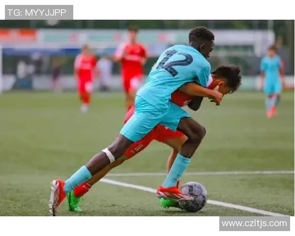 足球明星线下踢球精彩瞬间视频分享让你感受真实赛场魅力